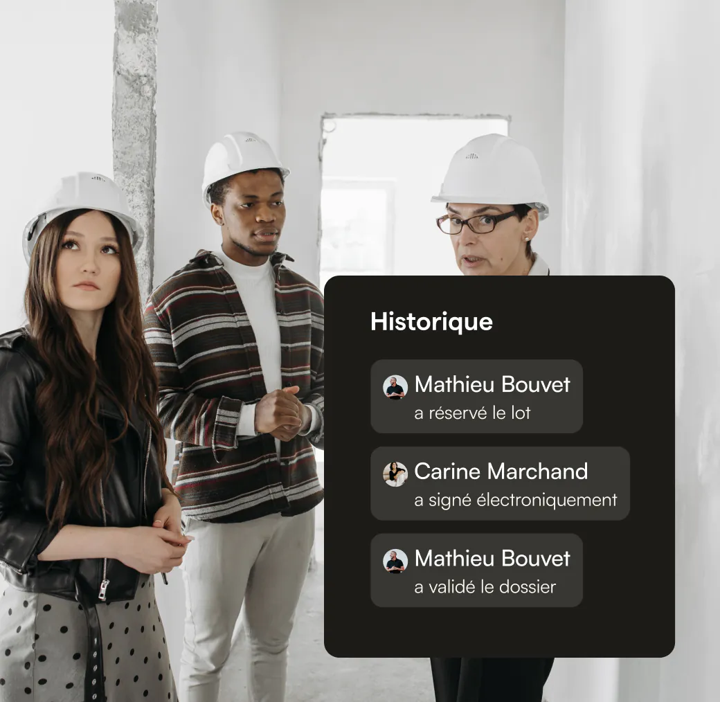 un groupe de personnes se trouvant dans une pièce